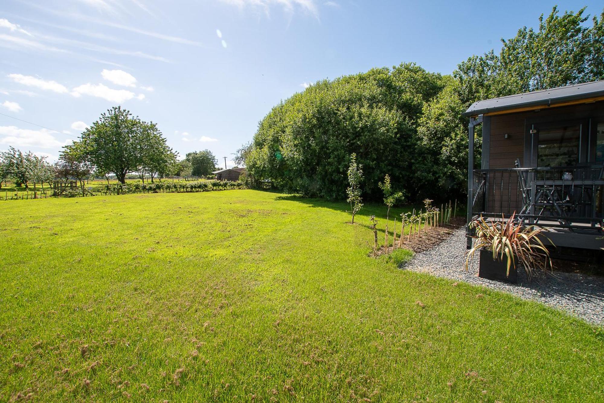 Peppercorn Pod At Beck House Glamping Hotel Salmonby Exterior photo